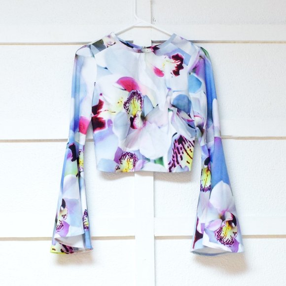 BEBE Radiant Orchid Floral Trumpet Bell Sleeve Crop Top Blouse | Size 2 - Picture 2 of 8